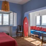 Chill In Surf House Albergue