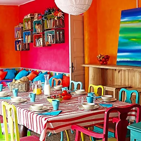 Chill In Surf House Hostel