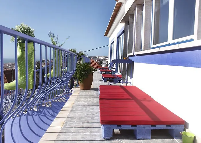 Chill In Surf House Hostel