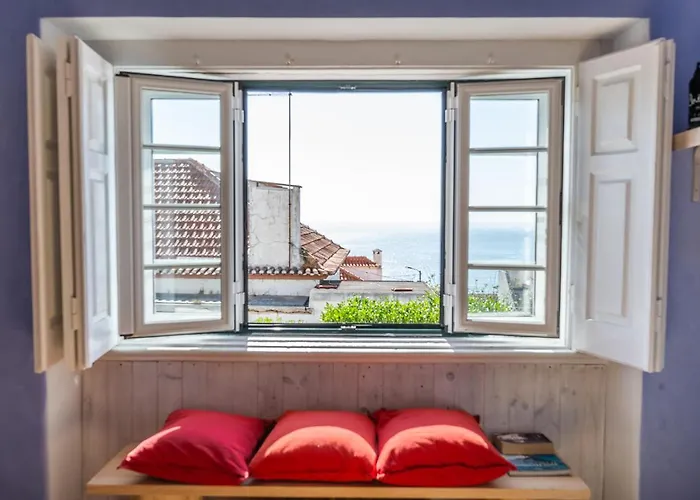 Chill In Surf House Hostel