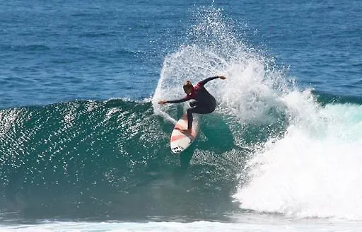 אכסניה Chill In Surf House