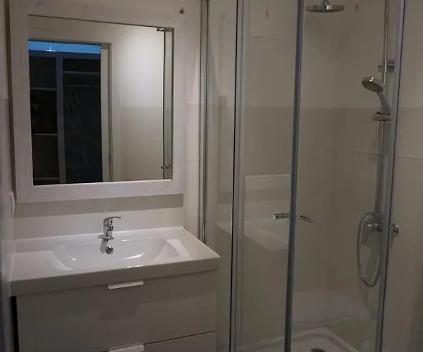 Chill In Surf House אכסניה אריסרייה